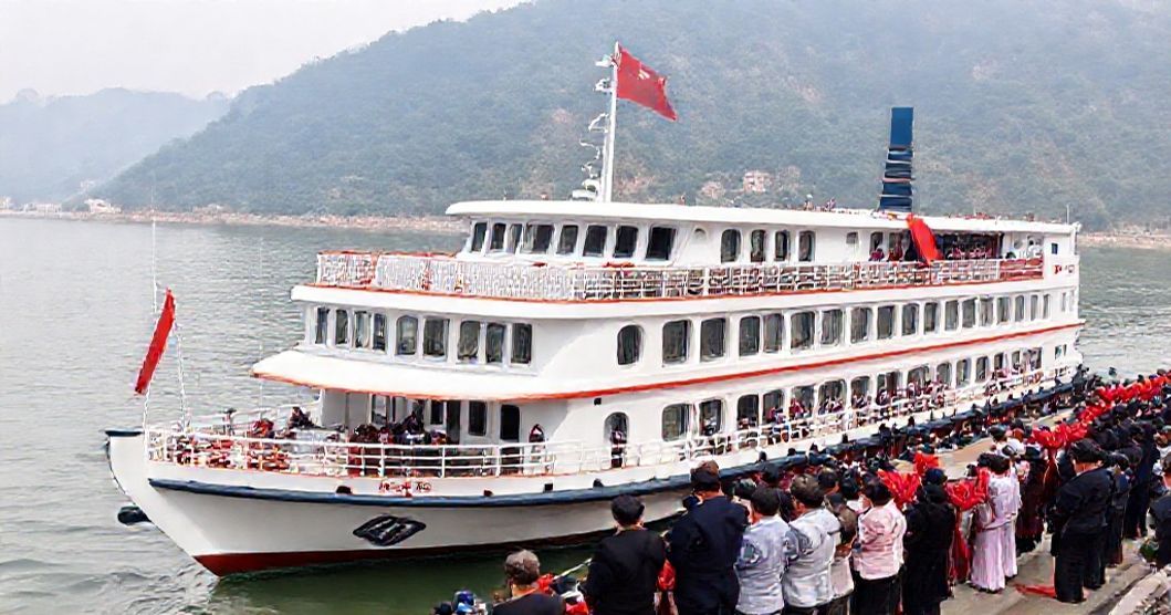長江の新しい客船が就航