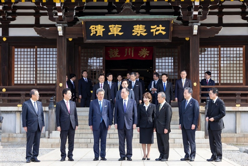 日本の高市首相の靖国神社参拜見送り