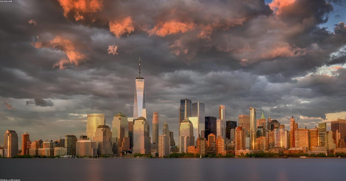 イラン外相、核問題解決は外交のみ