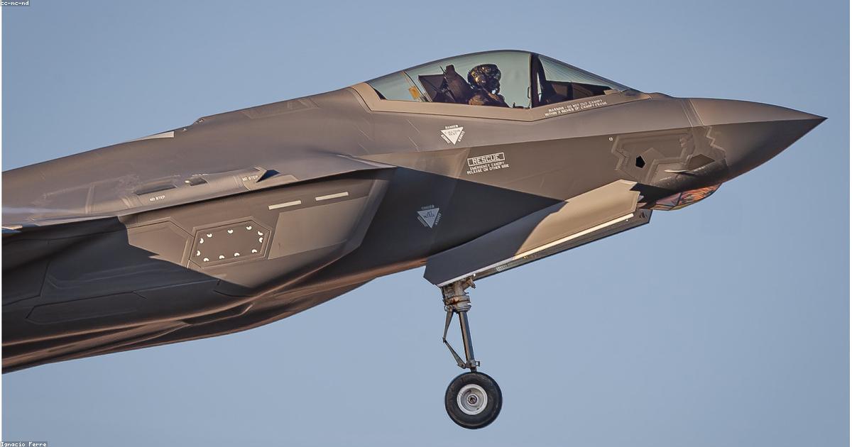 中国の政治諮問会議、記者会見を開催