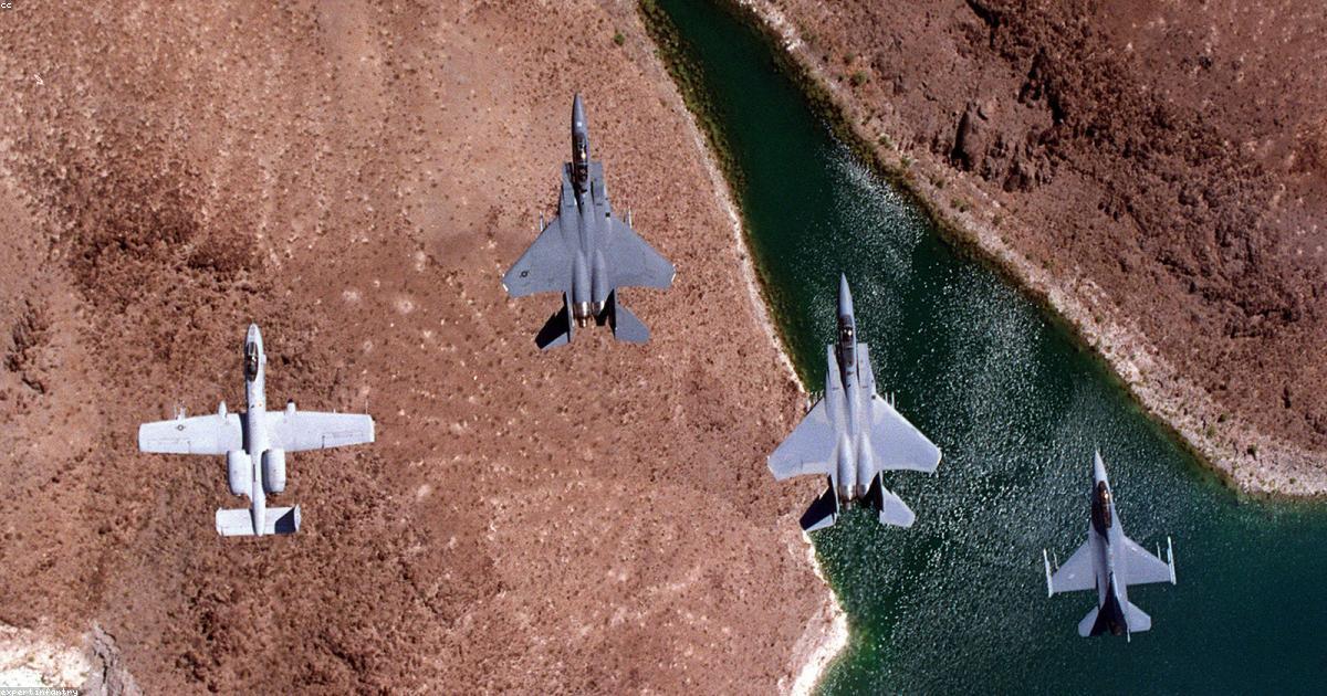 中国の国会が記者会見を開催